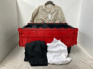 Lot 330  
            Marchington SR12 - Parcel Delivery Only 

                
QTY OF ASSORTED MENS CLOTHING IN VARIOUS SIZES TO INCLUDE PAIR OF TAILORED TROUSE...