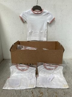 Lot 331  
            Marchington SR12 - Parcel Delivery Only 

                
QTY OF CHILDRENS BROTHERS & SISTERS TEES IN WHITE/PINK -AGE 5-6 YRS: LOCATION - I16