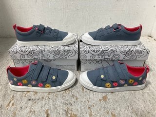 Lot 335  
            Marchington SR12 - Parcel Delivery Only 

                
2 X PAIRS OF CLARKS KIDS CITY VIBE K TRAINERS IN BLUE FLORAL-UK SIZE 2.5: LOCATIO...
