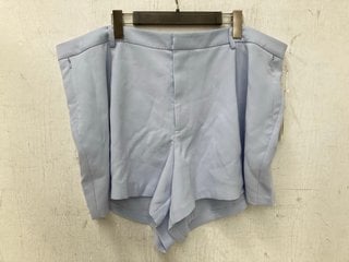 Lot 339  
            Marchington SR12 - Parcel Delivery Only 

                
GOOD AMERICAN LUXE SHORTS IN LILAC-UK SIZE 18-ORIGINAL RRP £147.00: LOCATION - I15