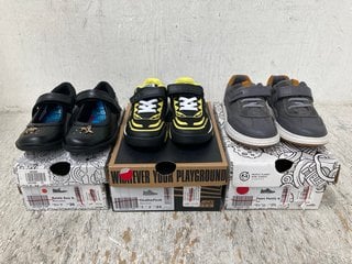 Lot 340  
            Marchington SR12 - Parcel Delivery Only 

                
3 X PAIRS OF ASSORTED CLARKS KIDS SHOES IN VARIOUS SIZES TO INCLUDE RELDA SEA K L...