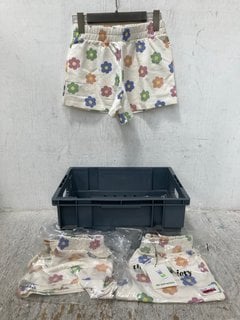 Lot 344  
            Marchington SR12 - Parcel Delivery Only 

                
QTY OF THE NEW SOCIETY RANCHO SHORTS IN DAISY PRINT - AGE: 12 YEARS: LOCATION - I15
