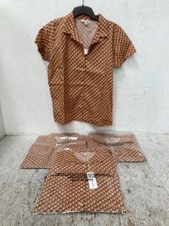 Lot 345  
            Marchington SR12 - Parcel Delivery Only 

                
4 X CARAMEL POPLIN GEO PRINT BAMBOO SHIRTS IN APRICOT - AGED: 12 YEARS: LOCATION ...