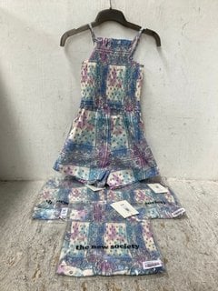 Lot 347  
            Marchington SR12 - Parcel Delivery Only 

                
4 X THE NEW SOCIETY CHILDRENS DOWNTOWN JUMPSUITS - AGE: 12 YEARS: LOCATION - I15