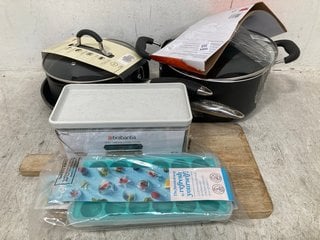 Lot 386  
            Marchington SR12 - Parcel Delivery Only 

                
QTY OF ASSORTED KITCHEN ITEMS TO INCLUDE JOHN LEWIS & PARTNERS THE PAN 20CM 2.5L ...