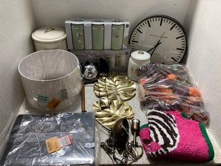 Lot 55  
            Marchington SR12 - Parcel Delivery Only 
                
QTY OF ASSORTED NEXT HOME DECOR ITEMS TO INCLUDE LENA WHITE EASY FIT SHADE IN WHI...