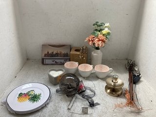 Lot 68  
            Marchington SR12 - Parcel Delivery Only 
                
QTY OF ASSORTED NEXT HOME DECOR ITEMS TO INCLUDE HIGHLAND COW TISSUE BOX HOLDER: ...