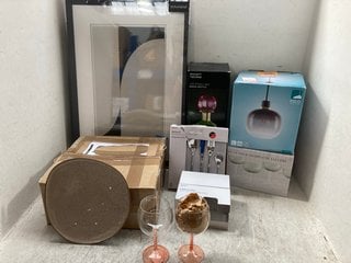 Lot 72  
            Marchington SR12 - Parcel Delivery Only 
                
QTY OF ASSORTED NEXT HOME DECOR ITEMS TO INCLUDE LISSE FLORAL TUMBLER: LOCATION - J5