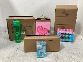Lot 844  
            Marchington SR12 - Parcel Delivery Only 

                
QTY OF ASSORTED ITEMS TO INCLUDE HUGGA FLIP AND CLIP WATER BOTTLES IN GREEN: LOCA...