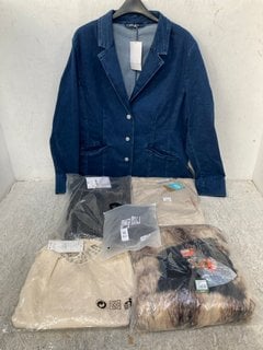 Lot 917  
            Marchington SR12 - Parcel Delivery Only 

                
QTY OF ASSORTED WOMENS CLOTHING TO INCLUDE A DENIM SUIT JACKET - SIZE UK 20: LOCA...