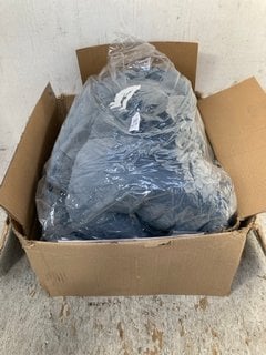 Lot 923  
            Marchington SR12 - Parcel Delivery Only 

                
VEEHOO ELEVATED DOG BED WITH BOLSTER MAT: LOCATION - H12