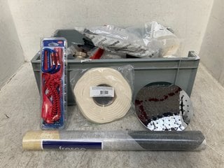 Lot 963  
            Marchington SR12 - Parcel Delivery Only 

                
QTY OF ASSORTED HOME DIY ITEMS TO INCLUDE FRESCO WALLPAPER IN GREY OCHRE - BATCH ...