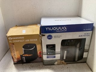 Lot 1060  
            Marchington SR16 - Parcel Delivery Only 

                
DAEWOO 2L COMPACT AIR FRYER TO INCLUDE NUOVVA 10 IN 1 AIR FRYER: LOCATION - AR4