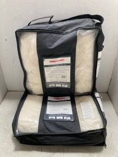 Lot 1431  
            Marchington SR16 - Parcel Delivery Only 

                
2 X THE WHITE COMPANY TODDLER SIZE NATURAL TOPPED FIBER BED COVER: LOCATION - BR15