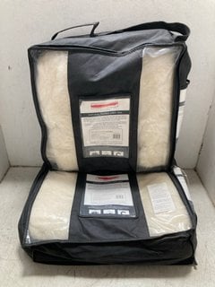 Lot 1433  
            Marchington SR16 - Parcel Delivery Only 

                
2 X THE WHITE COMPANY TODDLER SIZE NATURAL TOPPED FIBER BED COVER: LOCATION - BR15