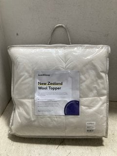 Lot 1441  
            Marchington SR16 - Parcel Delivery Only 

                
SOAK AND SLEEP NEW ZEALAND WOOL DOUBLE MATTRESS TOPPER: LOCATION - BR16