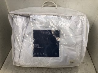 Lot 1444  
            Marchington SR16 - Parcel Delivery Only 

                
SOAK AND SLEEP SOFT AS DOWN SUPERKING 4.5 TOG DUVET: LOCATION - BR16