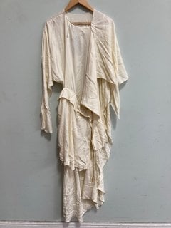 Lot 1047  
            Marchington SR11 - Parcel Delivery Only 

                
JOHN LEWIS X A.W.A.K.E MODE DECONSTRUCT DRESS IN WHITE - UK 14 - ORIGINAL RRP £26...