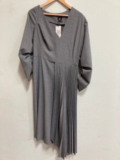 Lot 1048  
            Marchington SR11 - Parcel Delivery Only 

                
JOHN LEWIS X A.W.A.K.E MODE ASYMMETRIC DRESS IN GREY - UK 14 - ORIGINAL RRP £249....