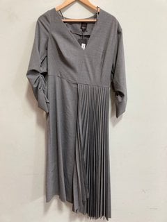 Lot 1051  
            Marchington SR11 - Parcel Delivery Only 

                
JOHN LEWIS X A.W.A.K.E MODE ASYMMETRIC DRESS IN GREY - UK 12 - ORIGINAL RRP £249....