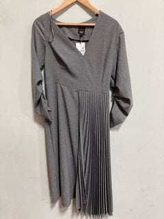 Lot 1055  
            Marchington SR11 - Parcel Delivery Only 

                
JOHN LEWIS X A.W.A.K.E MODE ASYMMETRIC DRESS IN GREY - UK 10 - ORIGINAL RRP £249....