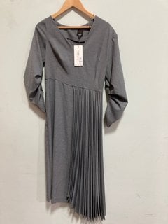 Lot 1057  
            Marchington SR11 - Parcel Delivery Only 

                
JOHN LEWIS X A.W.A.K.E MODE ASYMMETRIC DRESS IN GREY - UK 10 - ORIGINAL RRP £249....