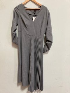 Lot 1062  
            Marchington SR11 - Parcel Delivery Only 

                
JOHN LEWIS X A.W.A.K.E MODE ASYMMETRIC DRESS IN GREY - UK 12 - ORIGINAL RRP £249....