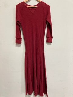 Lot 1067  
            Marchington SR11 - Parcel Delivery Only 

                
RALPH LAUREN LONG SLEEVE ROWIE DRESS IN RED - UK S - ORIGINAL RRP £249.00: LOCATI...