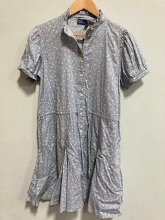 Lot 1070  
            Marchington SR11 - Parcel Delivery Only 

                
RALPH LAUREN LONG SLEEVE KOPIN DRESS IN BLUE - UK 10 - ORIGINAL RRP £319.00: LOCA...