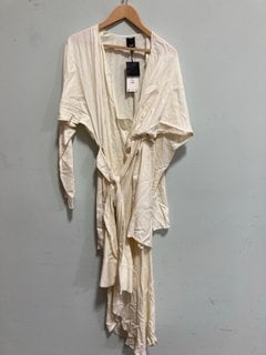 Lot 1071  
            Marchington SR11 - Parcel Delivery Only 

                
JOHN LEWIS X A.W.A.K.E MODE DECONSTRUCT DRESS IN WHITE - UK 10 - ORIGINAL RRP £26...