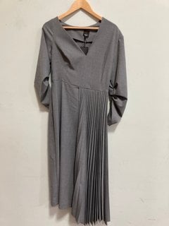 Lot 1073  
            Marchington SR11 - Parcel Delivery Only 

                
JOHN LEWIS X A.W.A.K.E MODE ASYMMETRIC DRESS IN GREY - UK 10 - ORIGINAL RRP £249....