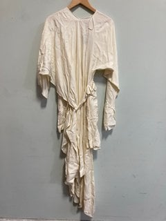 Lot 1077  
            Marchington SR11 - Parcel Delivery Only 

                
JOHN LEWIS X A.W.A.K.E MODE DECONSTRUCT DRESS IN WHITE - UK 8 - ORIGINAL RRP £269...