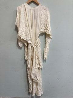 Lot 1079  
            Marchington SR11 - Parcel Delivery Only 

                
JOHN LEWIS X A.W.A.K.E MODE DECONSTRUCT DRESS IN WHITE - UK 8 - ORIGINAL RRP £269...