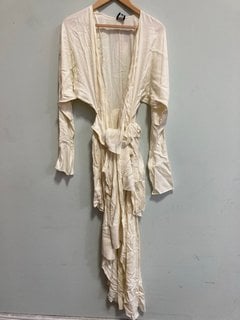 Lot 1081  
            Marchington SR11 - Parcel Delivery Only 

                
JOHN LEWIS X A.W.A.K.E MODE DECONSTRUCT DRESS IN WHITE - UK 8 - ORIGINAL RRP £269...