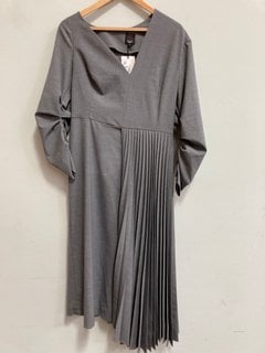 Lot 1090  
            Marchington SR11 - Parcel Delivery Only 

                
JOHN LEWIS X A.W.A.K.E MODE ASYMMETRIC DRESS IN GREY - UK 12 - ORIGINAL RRP £249....