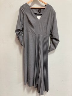 Lot 1092  
            Marchington SR11 - Parcel Delivery Only 

                
JOHN LEWIS X A.W.A.K.E MODE ASYMMETRIC DRESS IN GREY - UK 12 - ORIGINAL RRP £249....