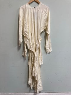 Lot 1102  
            Marchington SR11 - Parcel Delivery Only 

                
JOHN LEWIS X A.W.A.K.E MODE DECONSTRUCT DRESS IN WHITE - UK 10 - ORIGINAL RRP £26...