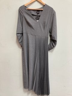Lot 1109  
            Marchington SR11 - Parcel Delivery Only 

                
JOHN LEWIS X A.W.A.K.E MODE ASYMMETRIC DRESS IN GREY - UK 8 - ORIGINAL RRP £249.0...