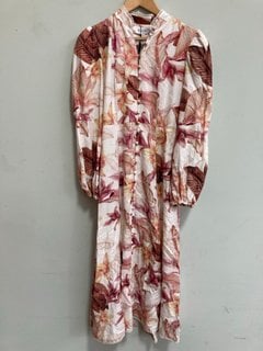 Lot 1114  
            Marchington SR11 - Parcel Delivery Only 

                
ELLIATT MEADOW DAY FLORAL DRESS IN MULTI - UK XS - ORIGINAL RRP £380.00: LOCATION...