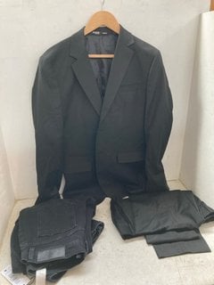 Lot 1118  
            Marchington SR11 - Parcel Delivery Only 

                
3 X ASSORTED CLOTHING ITEMS TO INCLUDE SELECTED HOMME SLIM MYLO TROUSERS IN BLACK...
