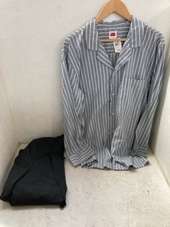 Lot 1124  
            Marchington SR11 - Parcel Delivery Only 

                
SELECTED HOMME SLIM JOHN BLAZER IN GREY - UK 38R - ORIGINAL RRP £135.00 TO ALSO I...