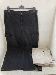 Lot 1128  
            Marchington SR11 - Parcel Delivery Only 

                
7 FOR ALL MANKIND LOTTA LUXE VINTAGE JEANS IN BLACK - UK 32 - ORIGINAL RRP £250.0...