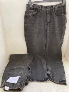 Lot 1129  
            Marchington SR11 - Parcel Delivery Only 

                
2 X GOOD AMERICAN GOOD 90'S JEANS IN BLACK - UK 10: LOCATION - BR5
