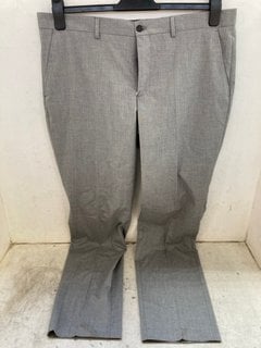 Lot 1130  
            Marchington SR11 - Parcel Delivery Only 

                
SELECTED HOMME MYLO LOGAN TROUSERS IN GREY - UK 38R: LOCATION - BR5