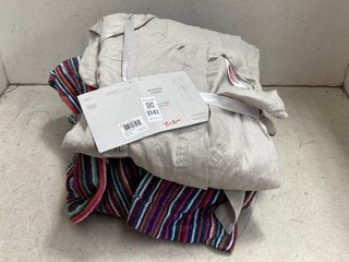 Lot 1141  
            Marchington SR11 - Parcel Delivery Only 

                
JOHN LEWIS & PARTNERS COTTON STRIPE BATH ROBE IN MULTI - UK S/M TO ALSO INCLUDE J...