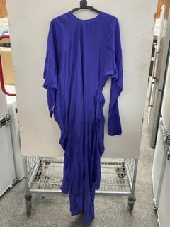 Lot 1159  
            Marchington SR11 - Parcel Delivery Only 

                
JOHN LEWIS X A.W.A.K.E MODE DECONSTRUCT DRESS IN PURPLE - UK 10 - ORIGINAL RRP £2...