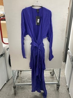Lot 1160  
            Marchington SR11 - Parcel Delivery Only 

                
JOHN LEWIS X A.W.A.K.E MODE DECONSTRUCT DRESS IN PURPLE - UK 10 - ORIGINAL RRP £2...