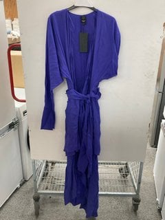 Lot 1162  
            Marchington SR11 - Parcel Delivery Only 

                
JOHN LEWIS X A.W.A.K.E MODE DECONSTRUCT DRESS IN PURPLE - UK 10 - ORIGINAL RRP £2...