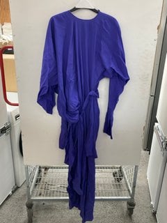 Lot 1164  
            Marchington SR11 - Parcel Delivery Only 

                
JOHN LEWIS X A.W.A.K.E MODE DECONSTRUCT DRESS IN PURPLE - UK 8 - ORIGINAL RRP £26...