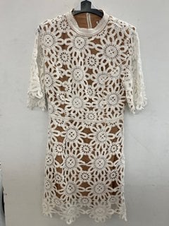 Lot 1166  
            Marchington SR11 - Parcel Delivery Only 

                
ELLIATT HOTSHOT DRESS IN WHITE - UK M - ORIGINAL RRP £470.00: LOCATION - BR8